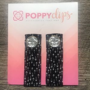 NEW Poppy Clips Black White Arrow Print